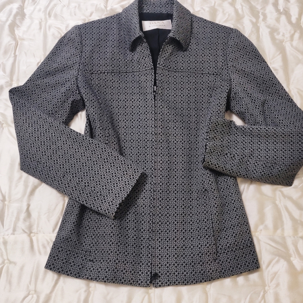 Dana Buchman Zip Front Blazer. - Picture 3 of 8